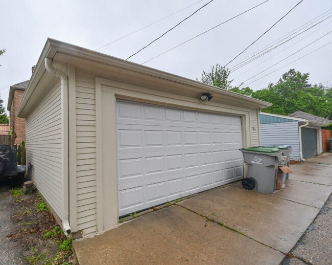 Building Photo - 3151 S Quincy Ave