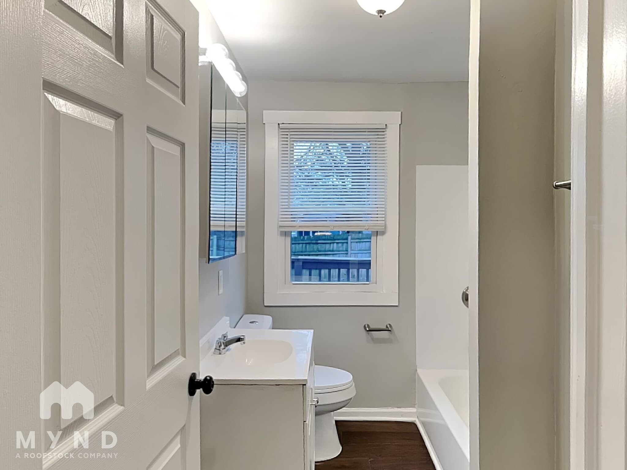 Building Photo - 1190 Geers Ave