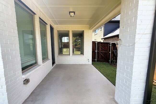 Building Photo - 5924 Owen Rd