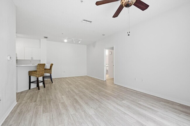 Building Photo - 520 Florida Club Blvd