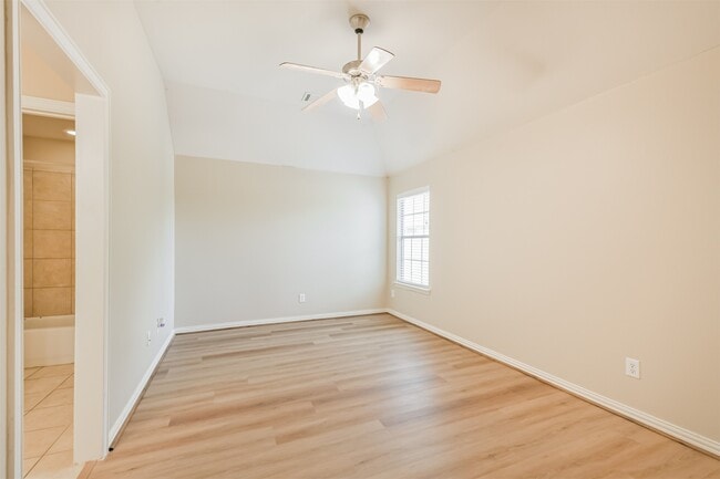 Building Photo - 8902 Lilac Springs