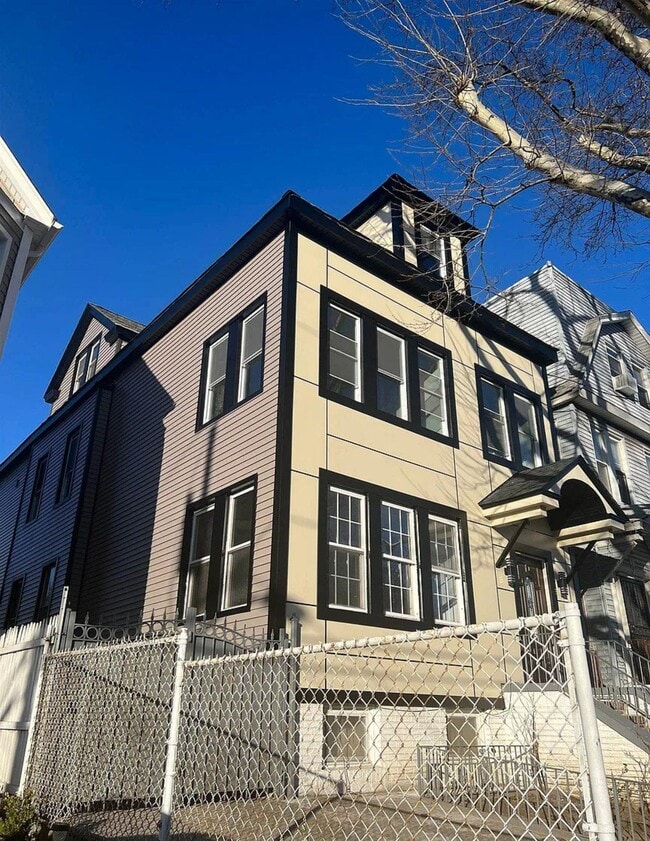 Building Photo - 40 Condict St