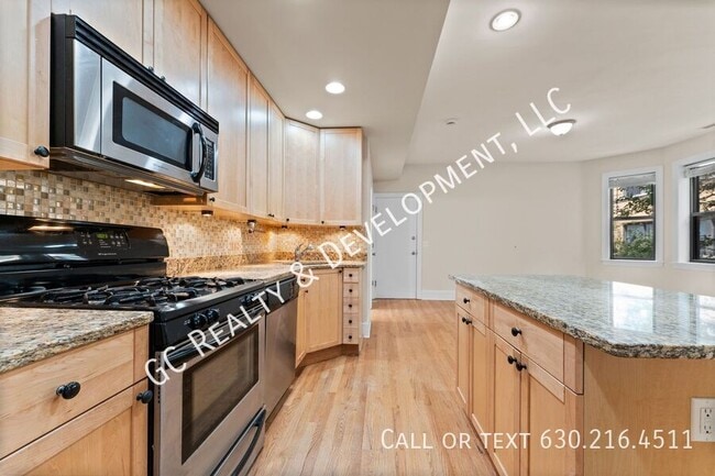Building Photo - 7635 N Greenview Ave