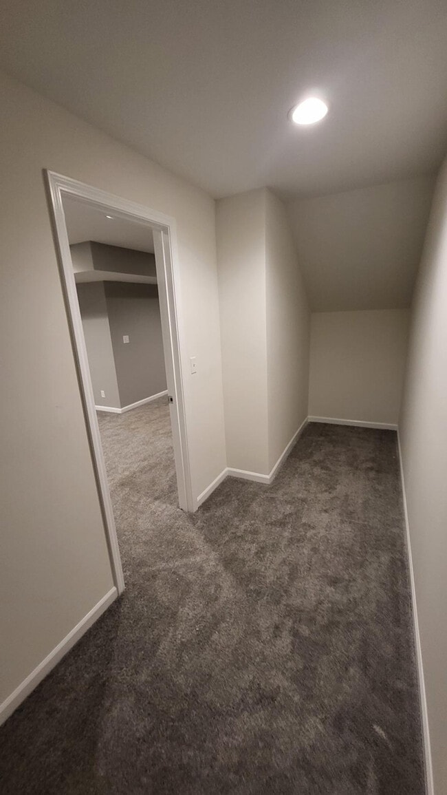 Building Photo - Maintenance free living in Blue Valley School district