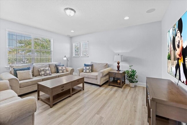 Building Photo - 8746 Crescendo Ave