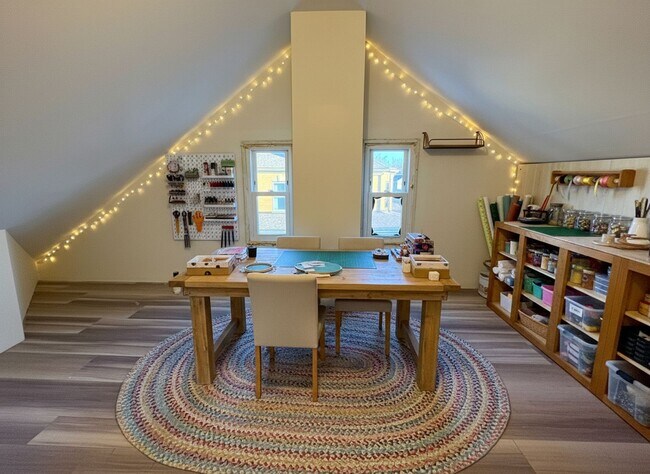 Building Photo - 519-5195 S Market St