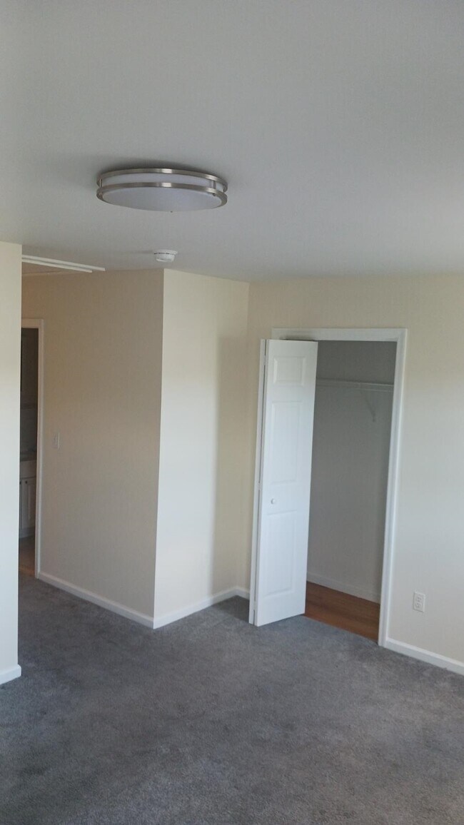 Building Photo - 316 Linden Ave