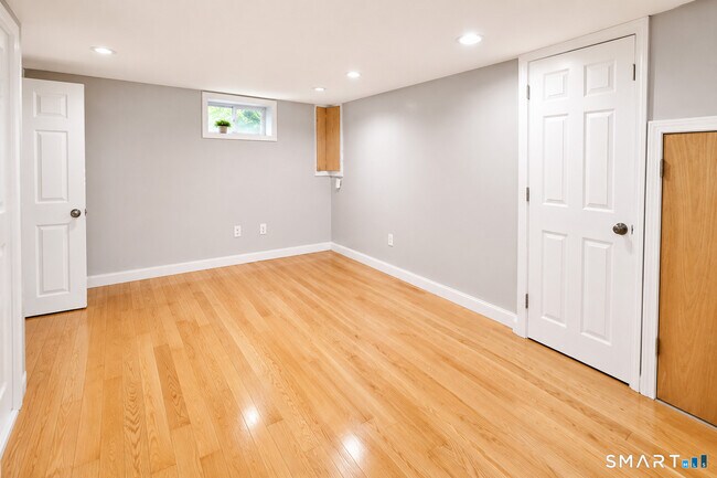 Building Photo - 144 Ridge Rd