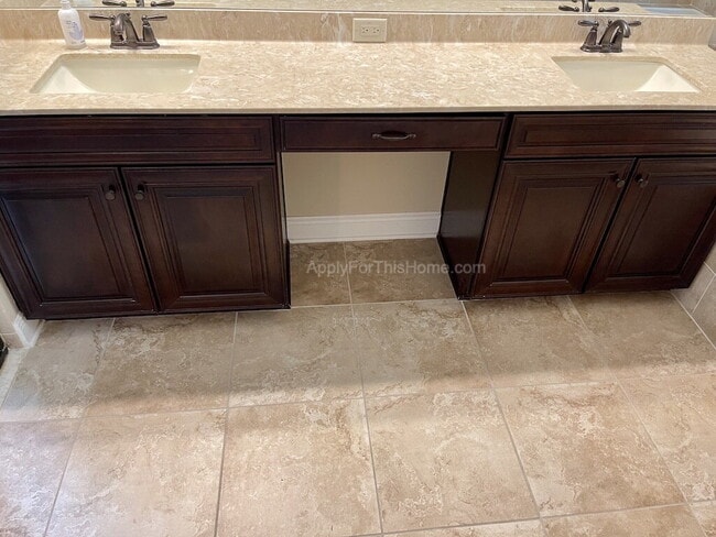 Building Photo - Single Family Dream Home in Gated Community