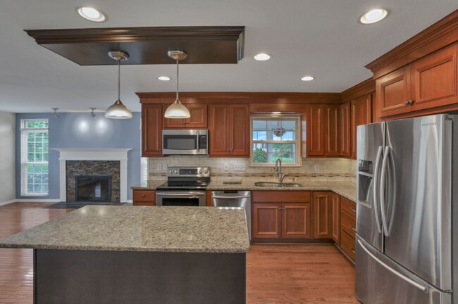 Building Photo - 6715 Sunningdale Dr