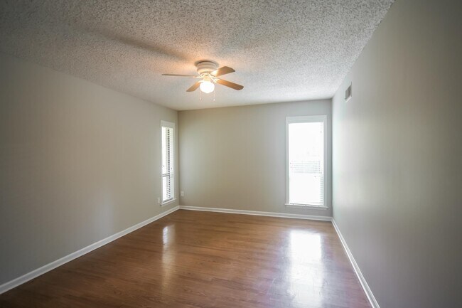 Building Photo - 4377 Wildwood Rd