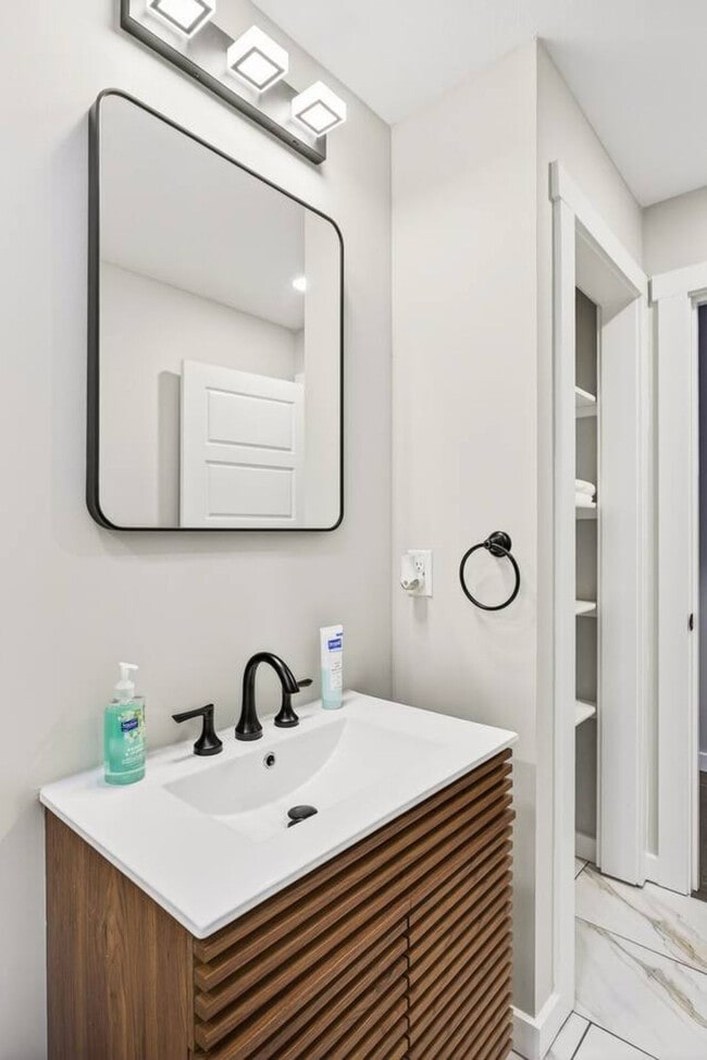 Building Photo - 518 Prospect St