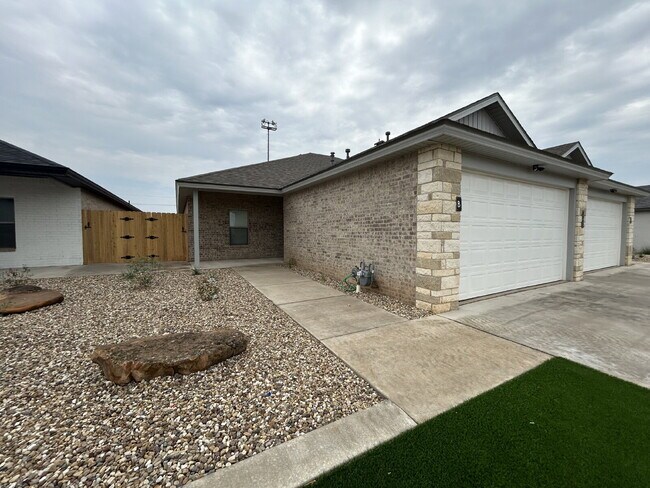 Primary Photo - Gorgeous Duplex in Frenship East!