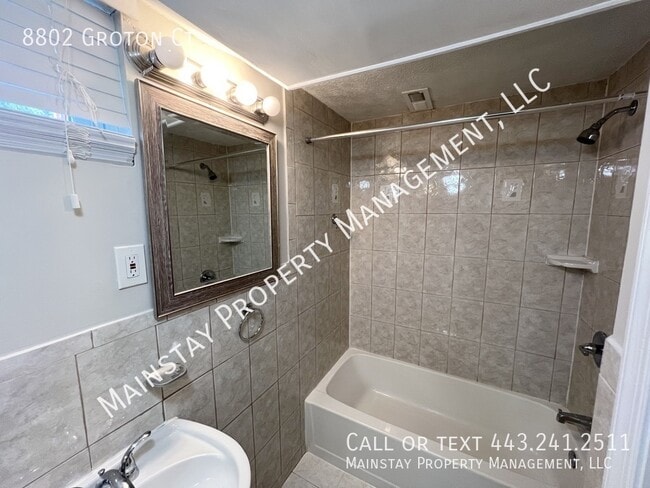 Building Photo - 8802 Groton Ct