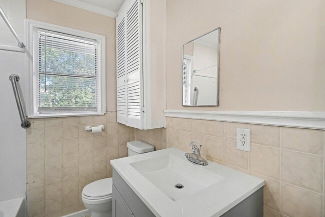 Building Photo - 5711 Ridgeway Dr