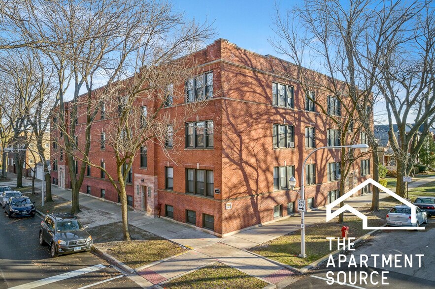 Building Photo - 4949 N Oakley Ave