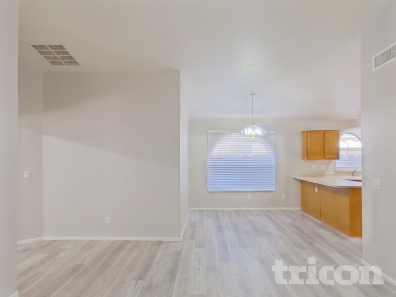 Building Photo - 21854 N Braden Rd