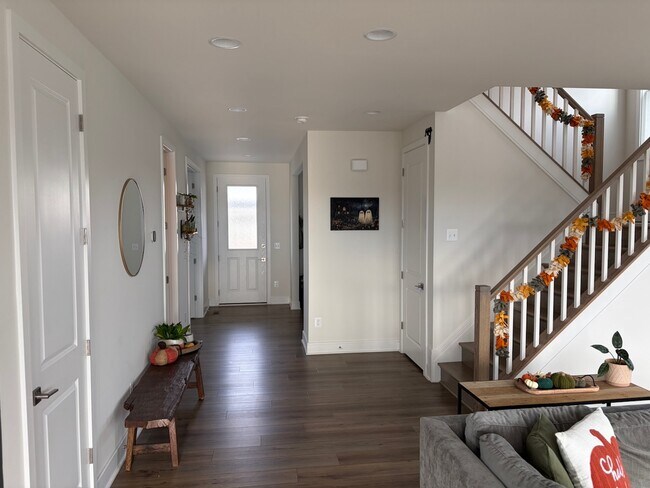Building Photo - 5105 Carters Xing Ave