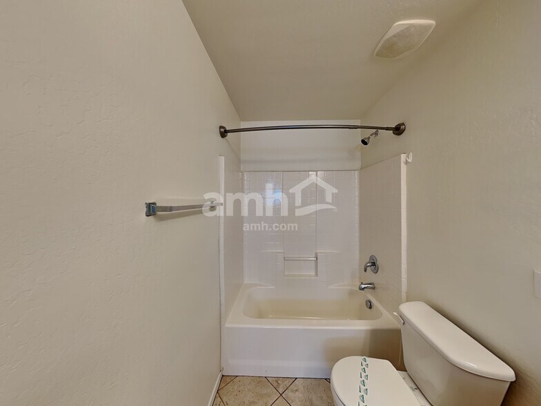 Building Photo - 17428 W Mandalay Ln