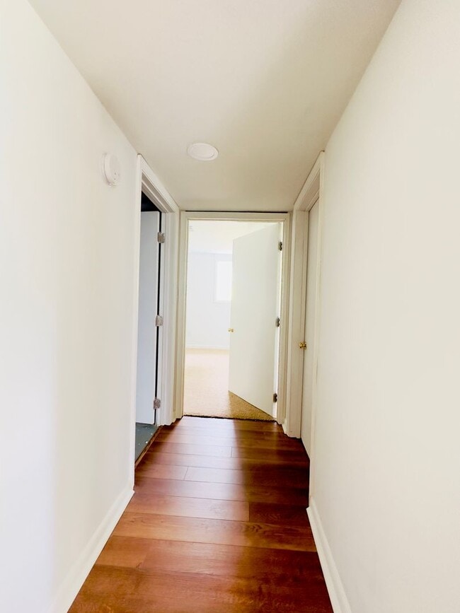 Building Photo - 104 Stratford Ct