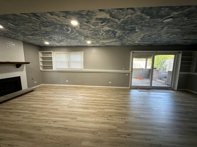 Building Photo - 2504 Brook Ln
