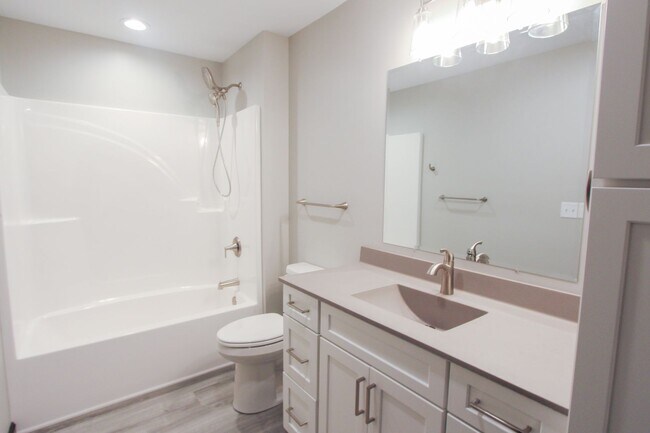 Building Photo - New! Beautiful 1 Bed, 1 Bath Accessible Ap...