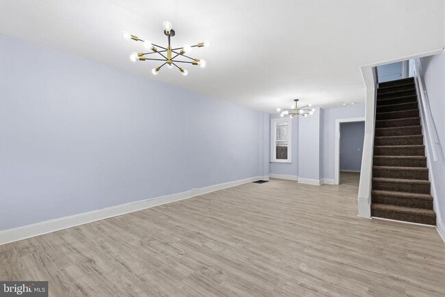 Building Photo - 25 Lily St