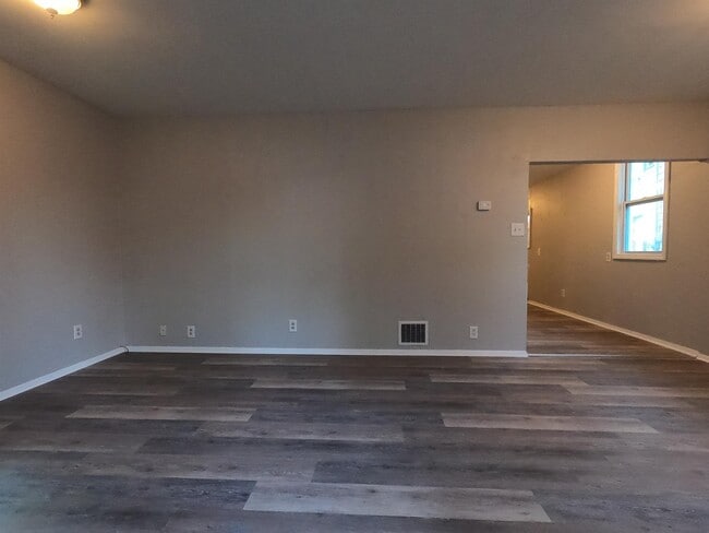 Building Photo - 307 E Telegraph St