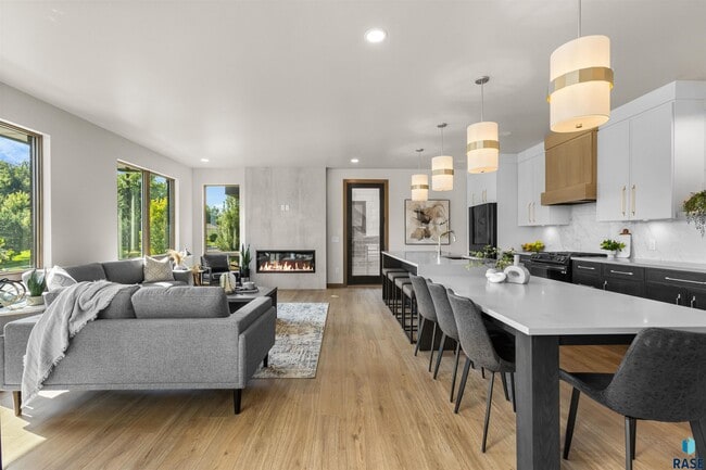 Building Photo - 2807 S Terry Ave