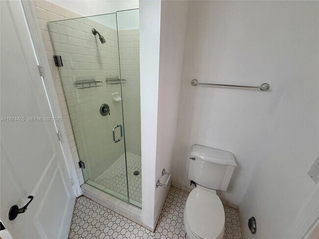 Building Photo - 323 Olssen Ave