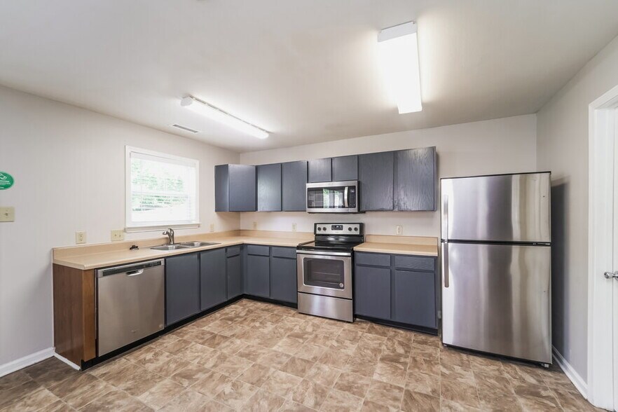 Building Photo - 8804 Old Potters Rd