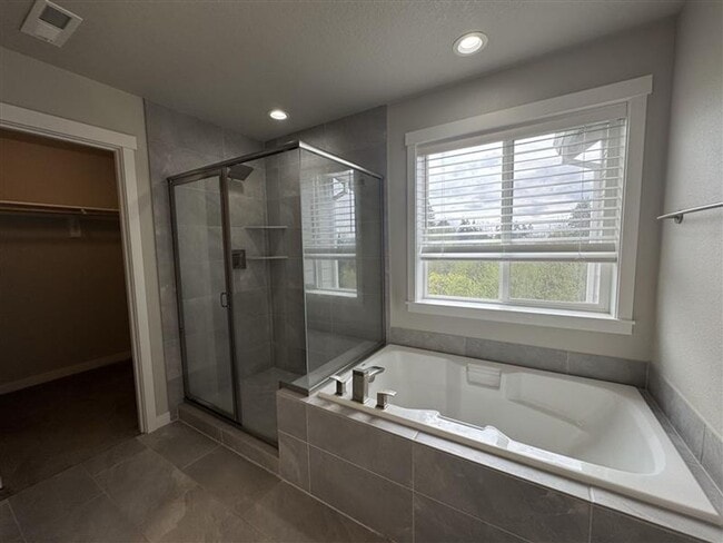 Building Photo - 6566 NE Rainsong Ln