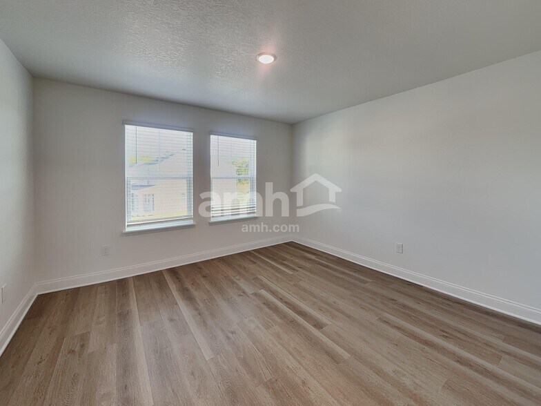 Building Photo - 2610 Feather Crst Dr