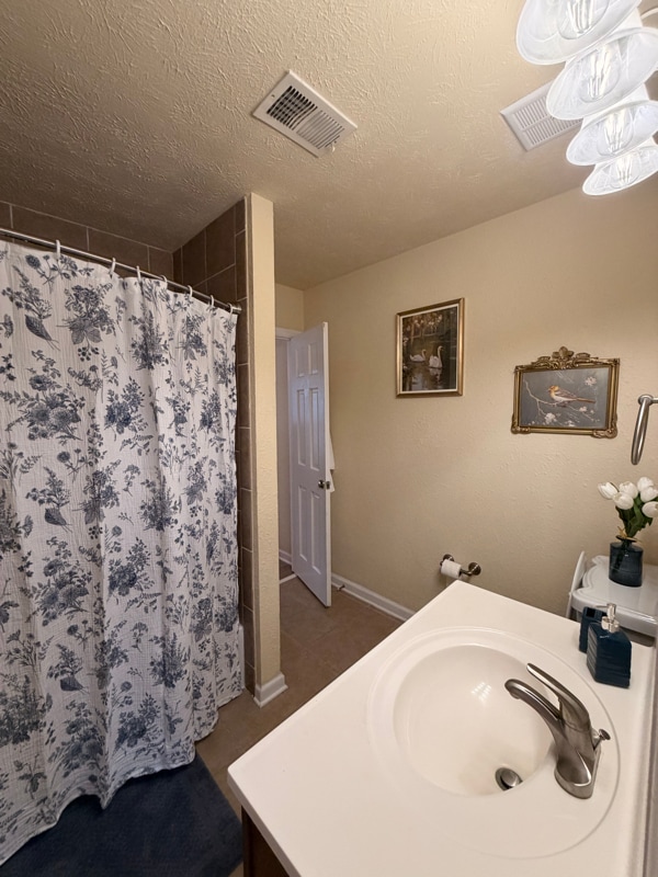 Building Photo - 245 Winding River Dr