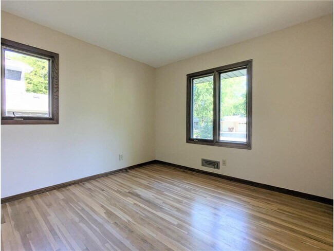 Building Photo - 6065 Oakwood Rd