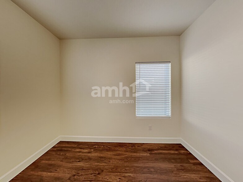 Building Photo - 5079 W Bellevue St