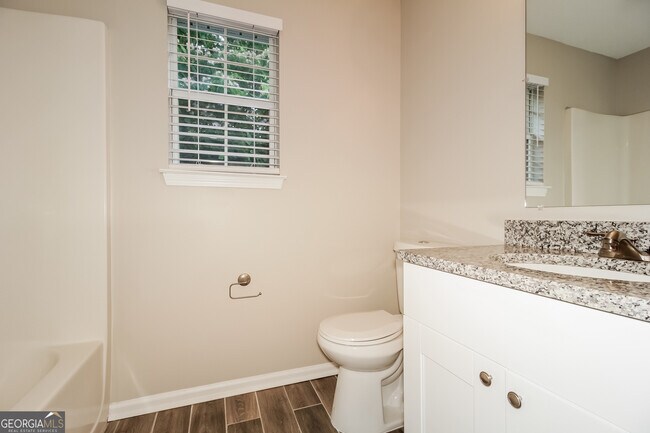 Building Photo - 6251 Village Trace
