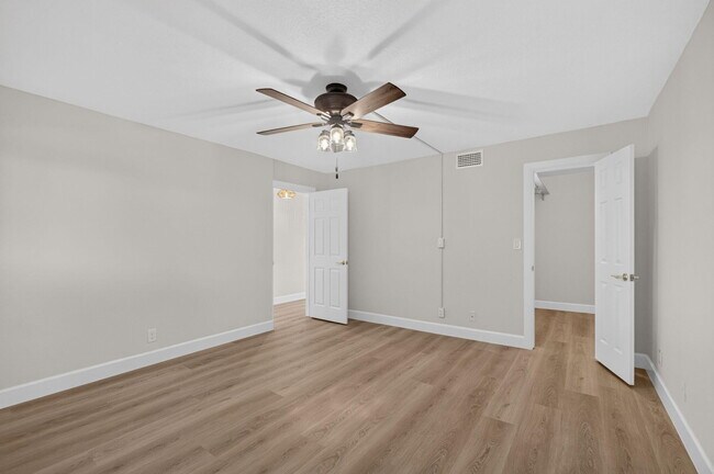 Building Photo - 52 Yacht Club Dr
