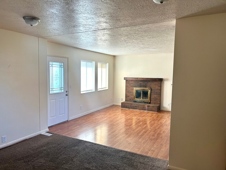 Building Photo - 1025 Tyler Ave