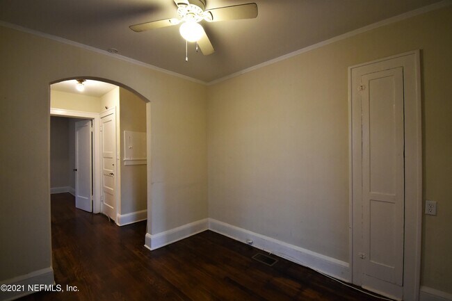 Building Photo - 2225 Myra St