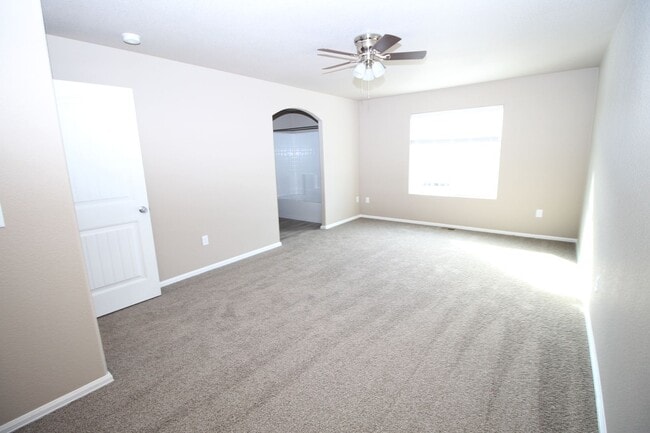 Building Photo - Brand New Townhome