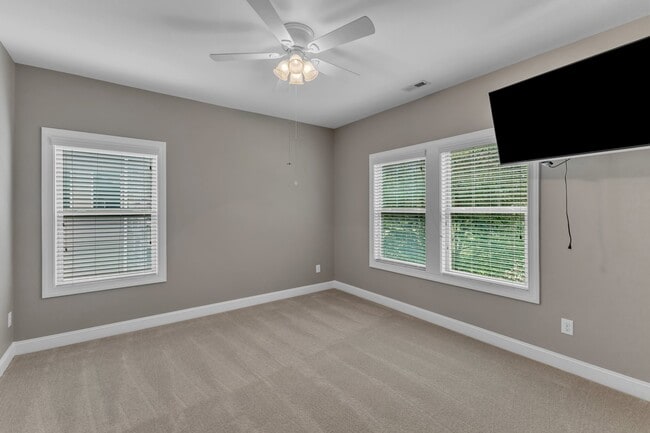 Building Photo - 8313 Henderson Rd