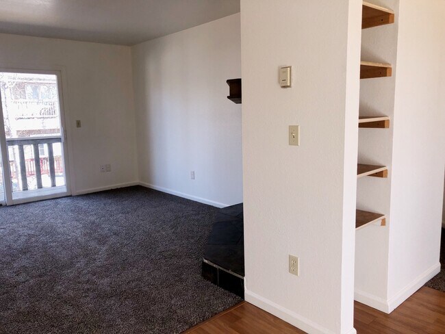 Building Photo - 1103 Broaddus St