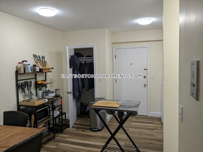 Building Photo - 720 Bennington St.