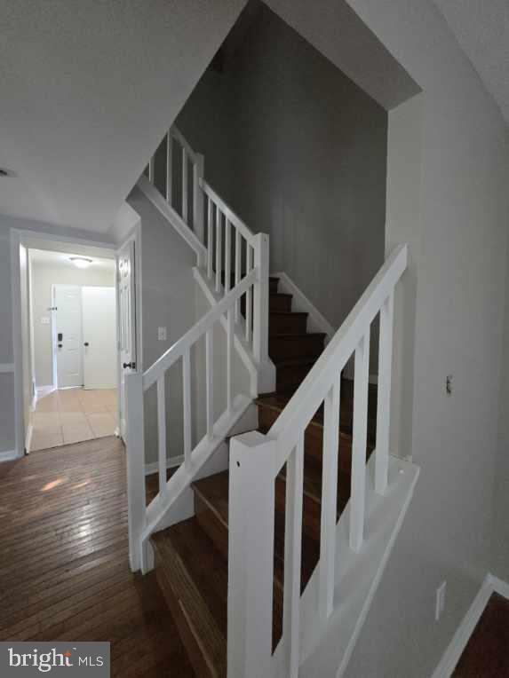 Building Photo - 8126 Londonderry Ct