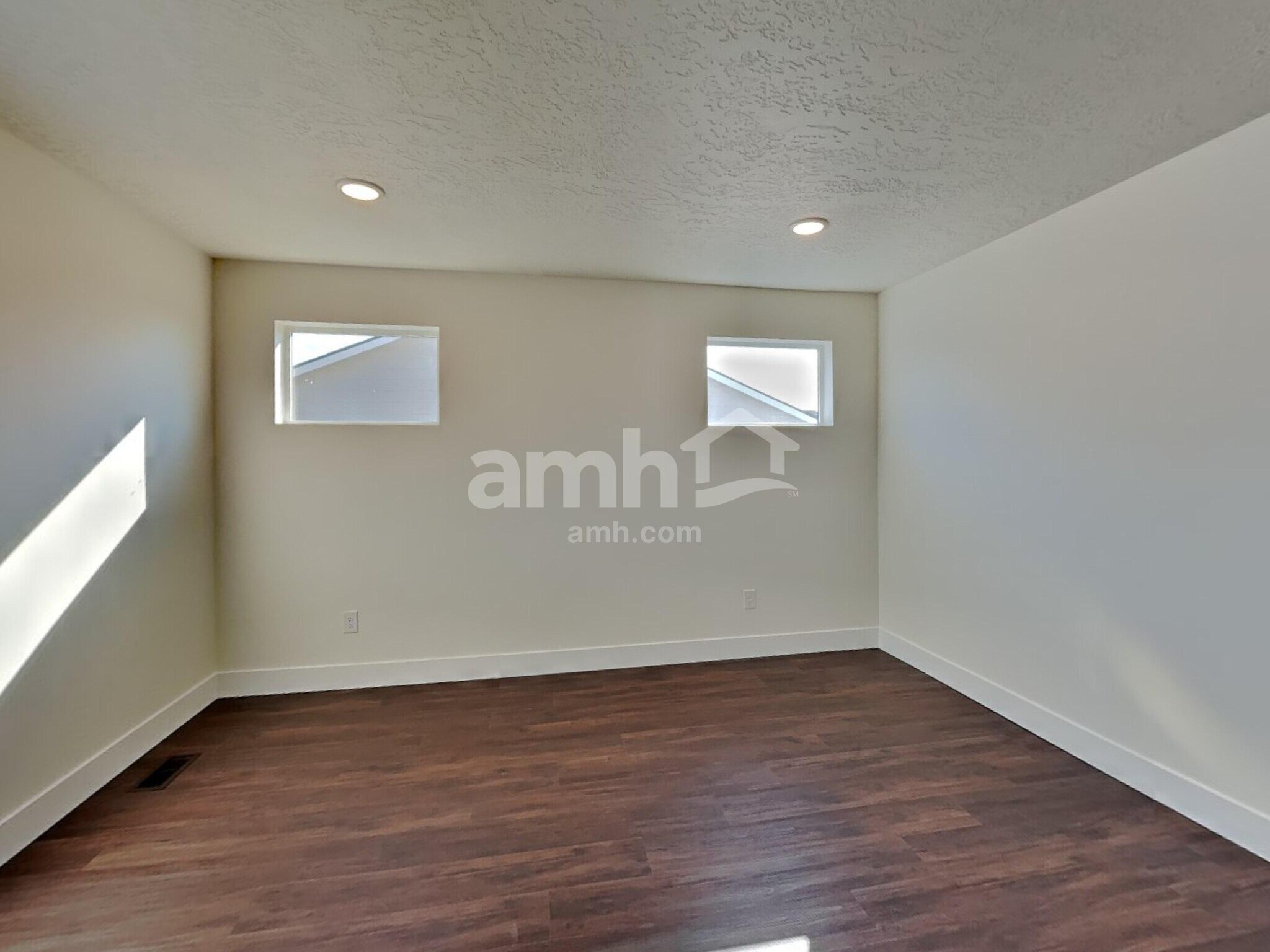 Building Photo - 3087 N Vigo Ave