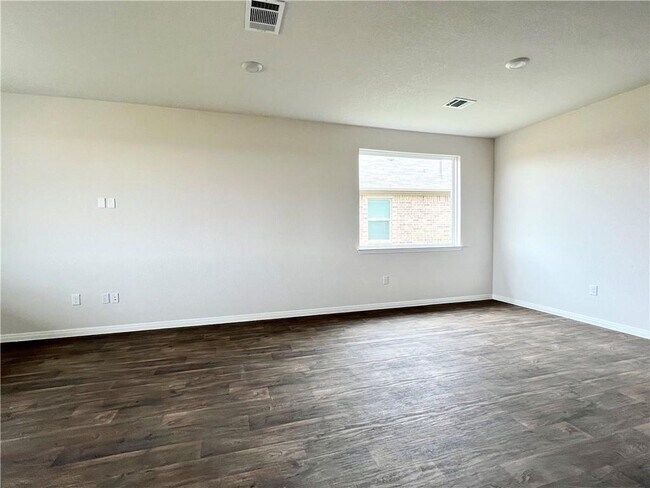 Building Photo - 105 Brody Ln