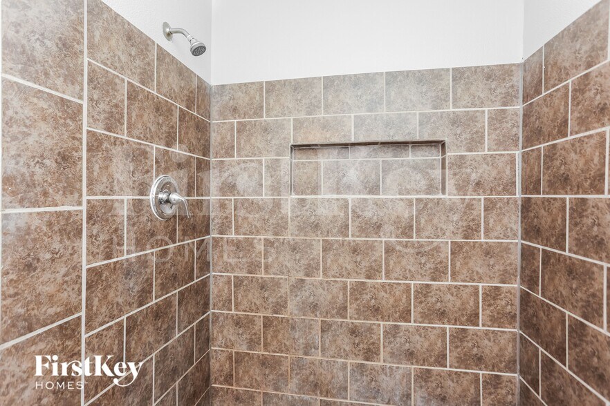 Building Photo - 2881 Hickory Trail