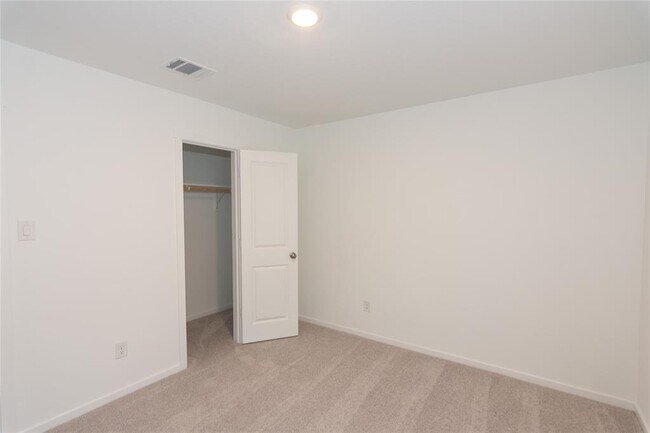 Building Photo - 153 Star Packer Ln