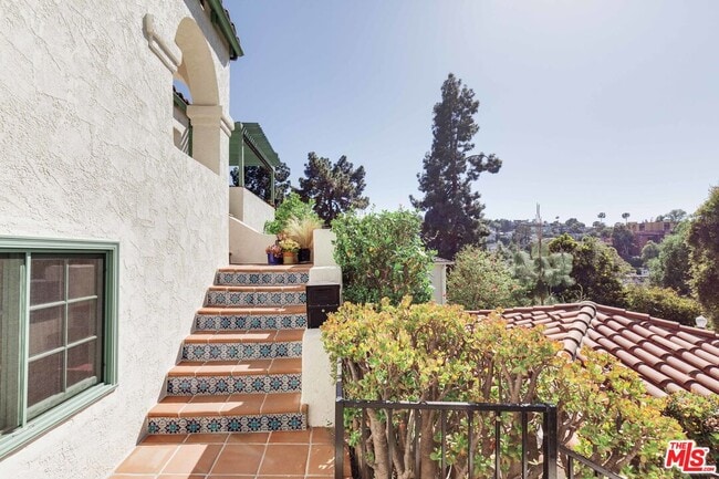 Building Photo - 3024 Angus St